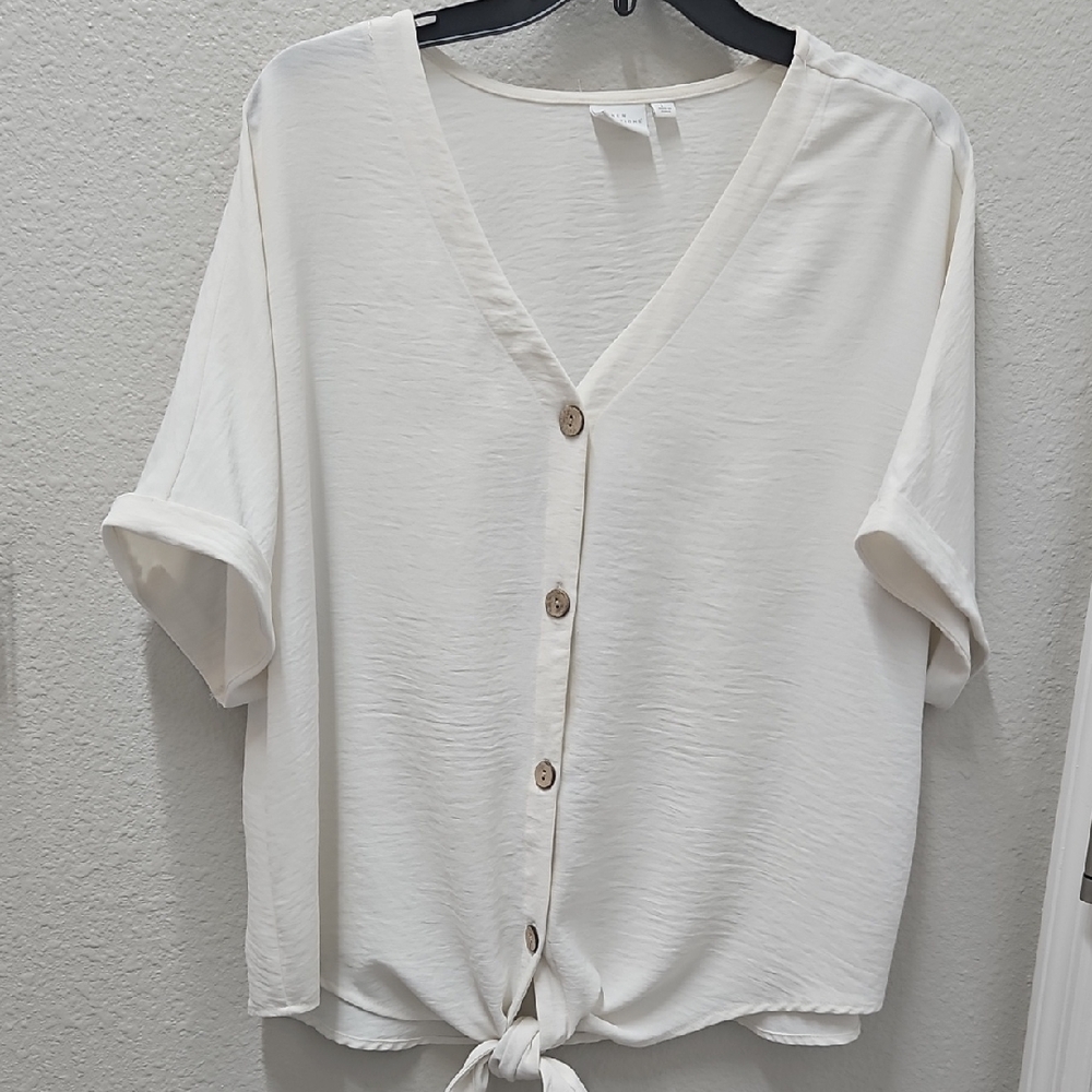 Elegant New Directions White Button-Up Top